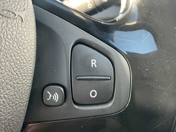 Used Renault Clio 2015 for sale - 76206104: Photo 23