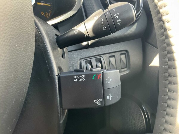 Used Renault Clio 2015 for sale - 76206104: Photo 26