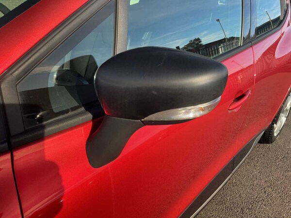 Used Renault Clio 2015 for sale - 76206104: Photo 30