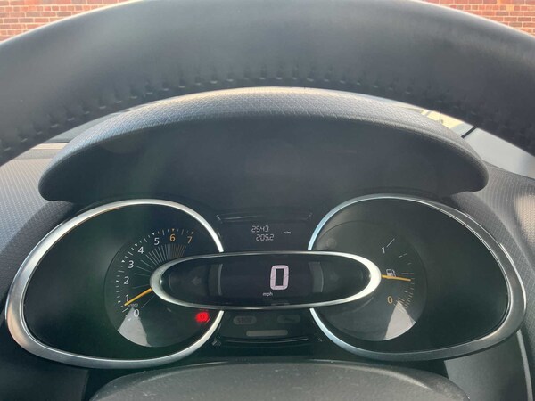 Used Renault Clio 2015 for sale - 76206104: Photo 9