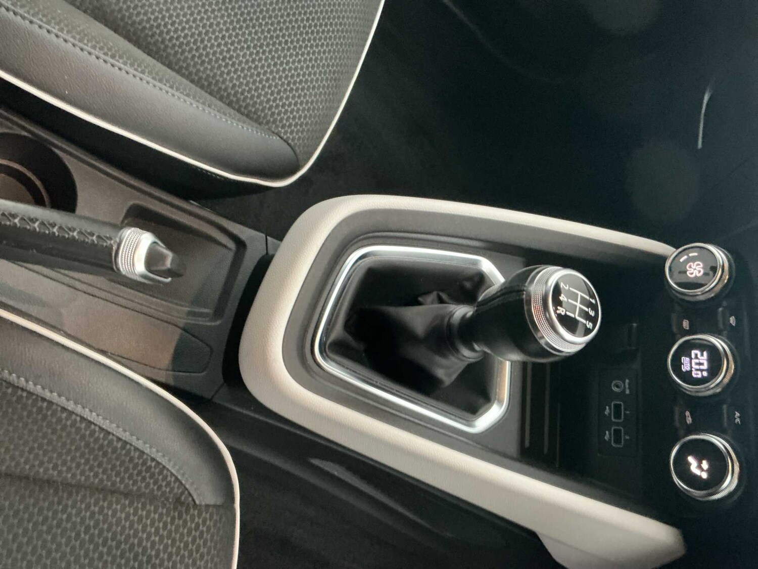 Used Renault Clio 2020 for sale - 76477317: Photo 12