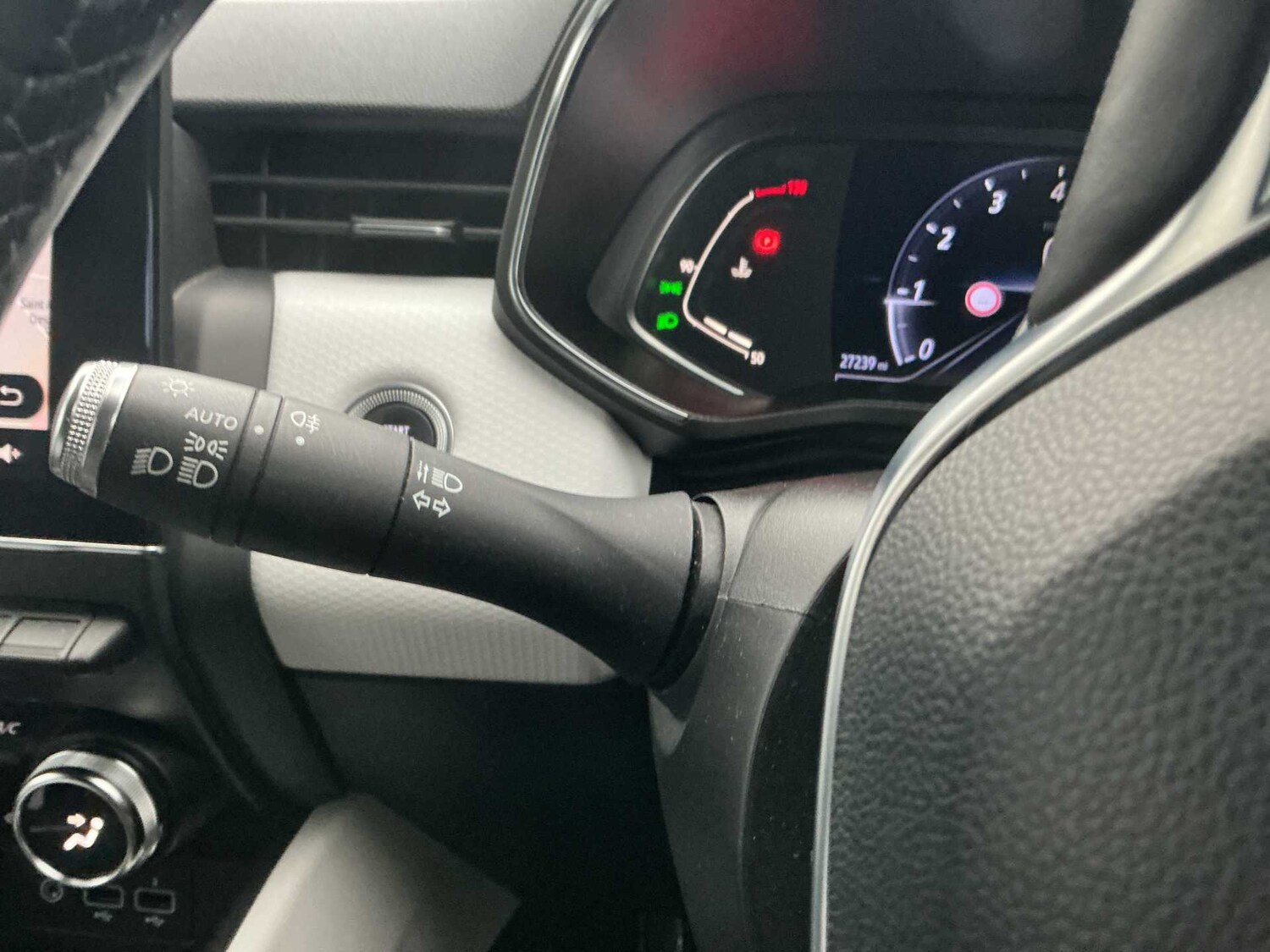 Used Renault Clio 2020 for sale - 76477317: Photo 25