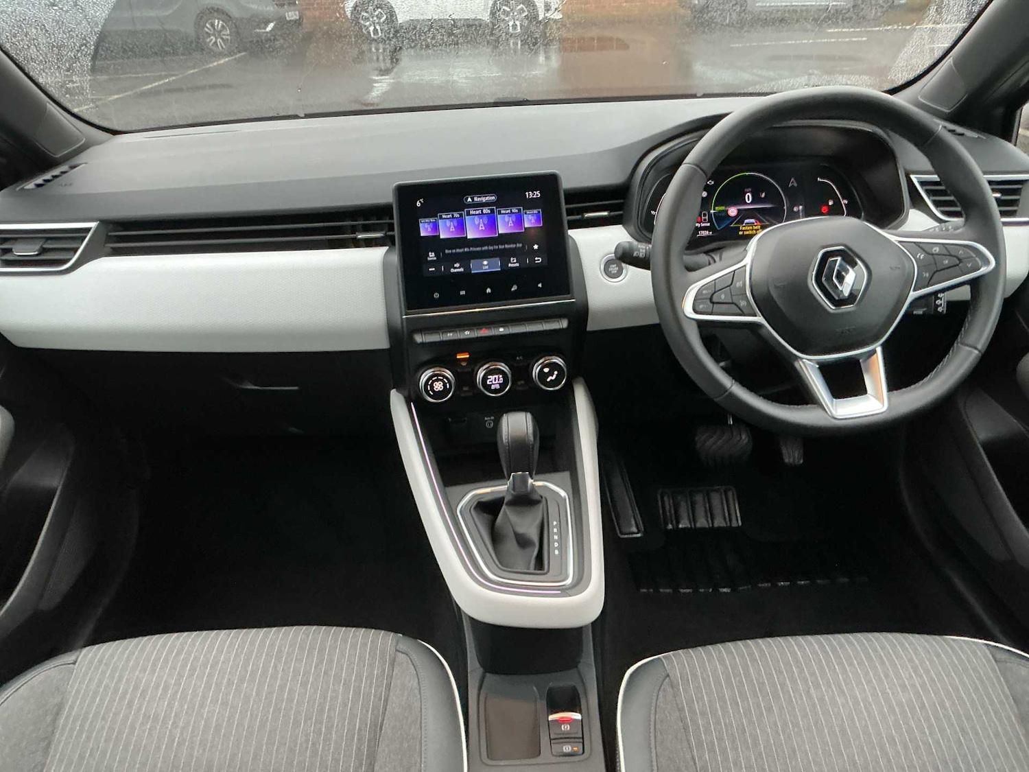 Used Renault Clio 2023 for sale - 77888678: Photo 8