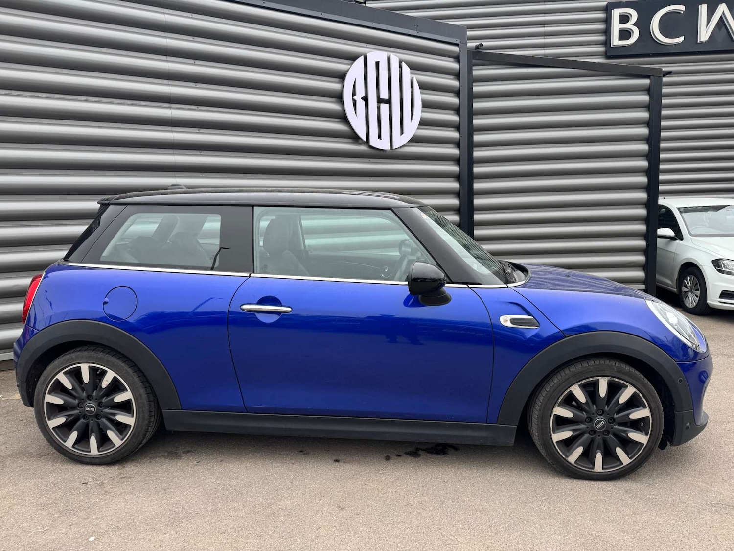 Used MINI Hatch 2019 for sale - 77778181: Photo 2