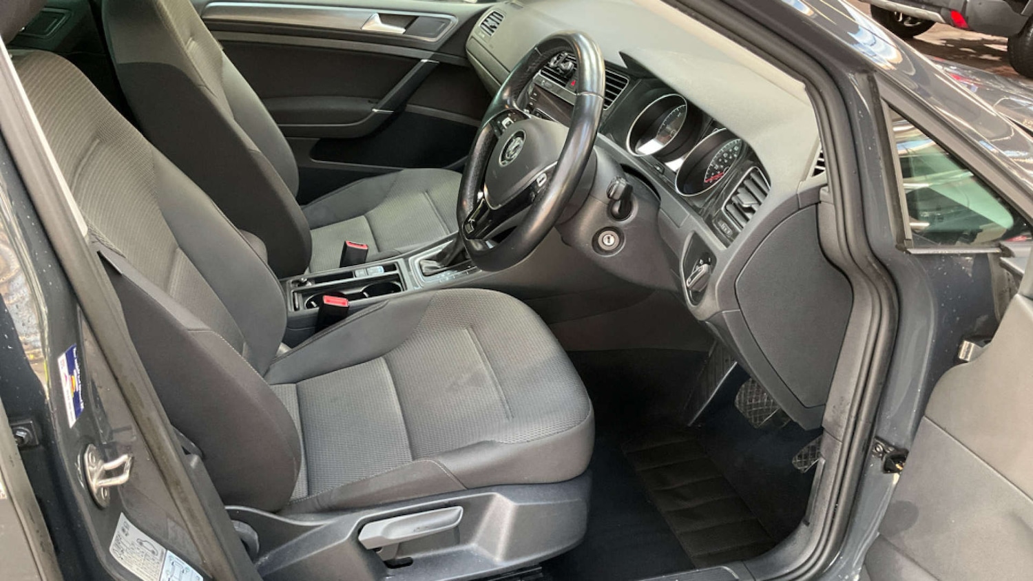 Used Volkswagen Golf 2019 for sale - 76630384: Photo 9