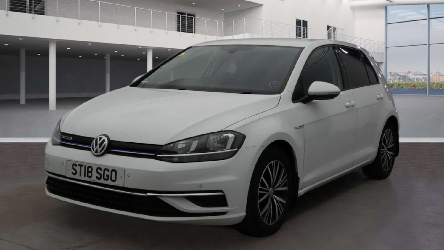 Used Volkswagen Golf 2018 for sale - 77669307: Photo 2