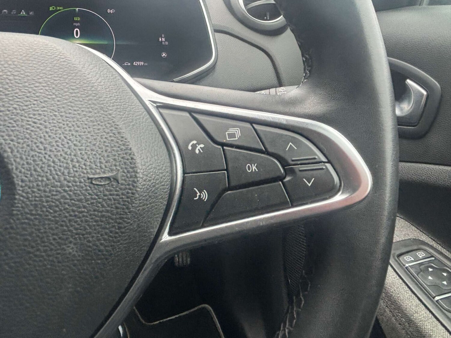 Used Renault Zoe 2020 for sale - 77643244: Photo 37