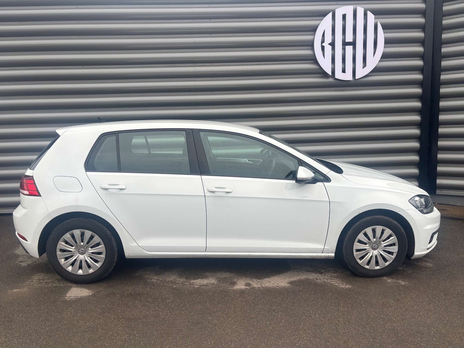 Used Volkswagen Golf 2020 for sale - 77617128: Photo 2