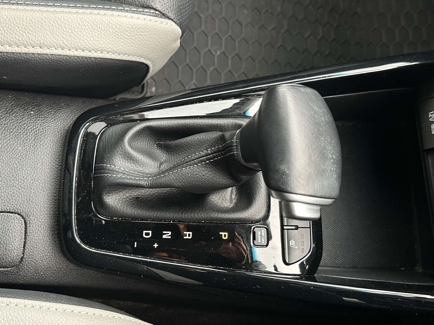 Used Kia Stonic 2019 for sale - 77632205: Photo 26