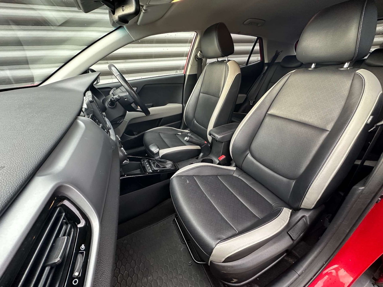 Used Kia Stonic 2019 for sale - 77632205: Photo 28