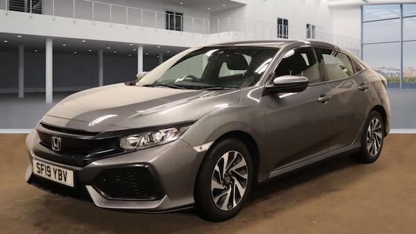 Used Honda Civic 2019 for sale - 76132429: Photo 2