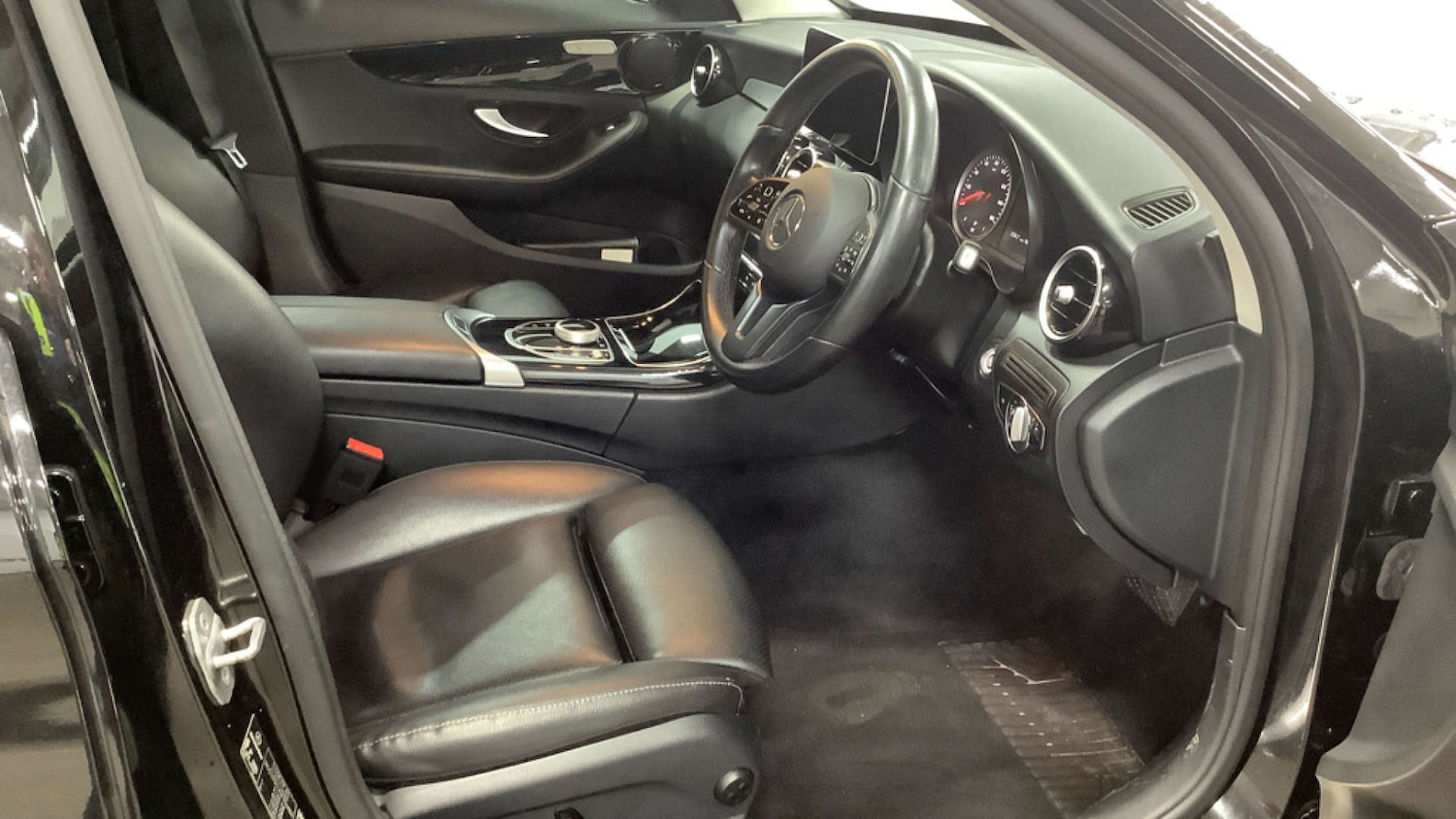 Used Mercedes-Benz C Class 2019 for sale - 77137425: Photo 9