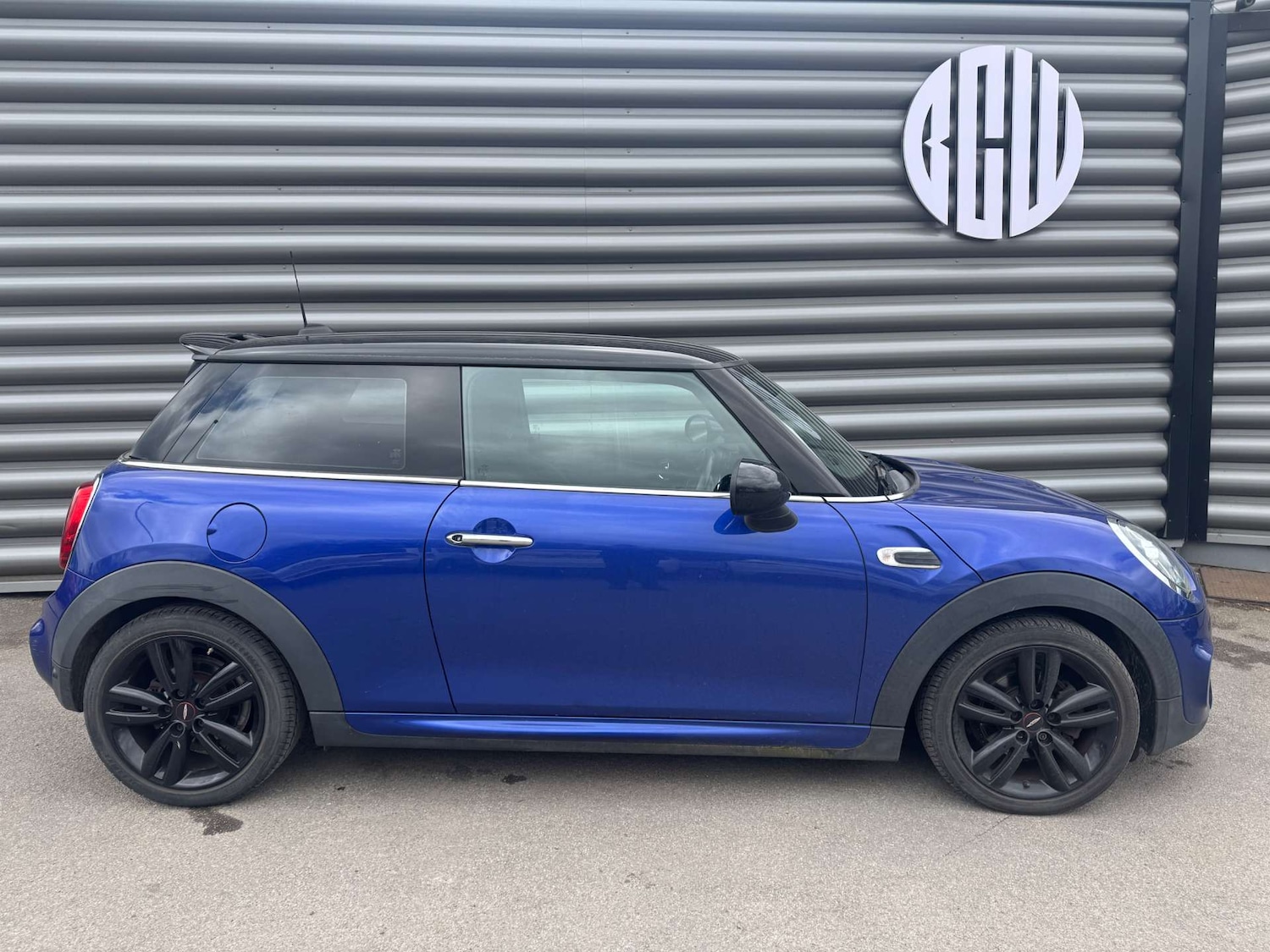 Used MINI Hatch 2019 for sale - 78169349: Photo 2