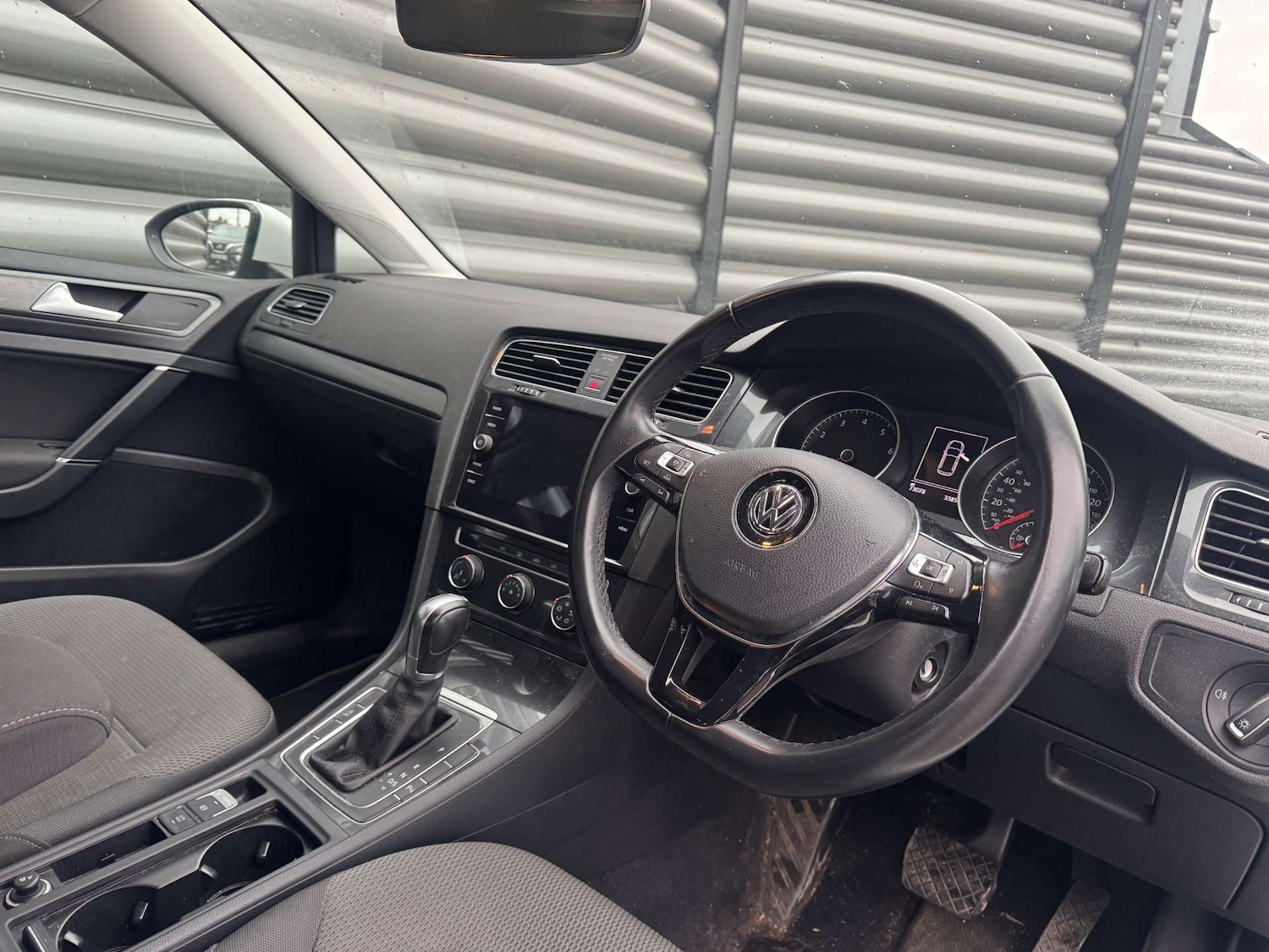 Used Volkswagen Golf 2017 for sale - 77165459: Photo 21