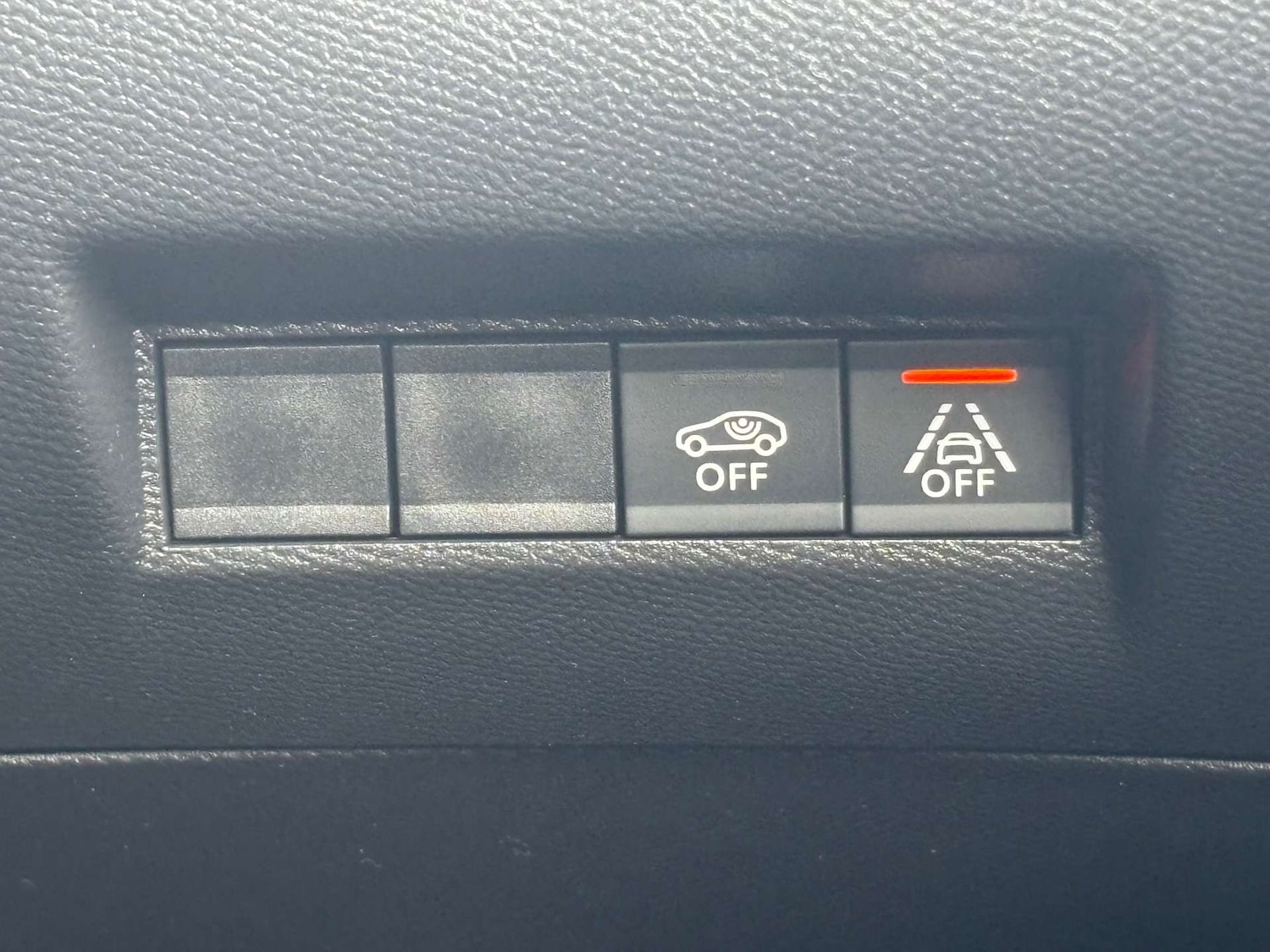 Used Peugeot 2008 2020 for sale - 76520302: Photo 24