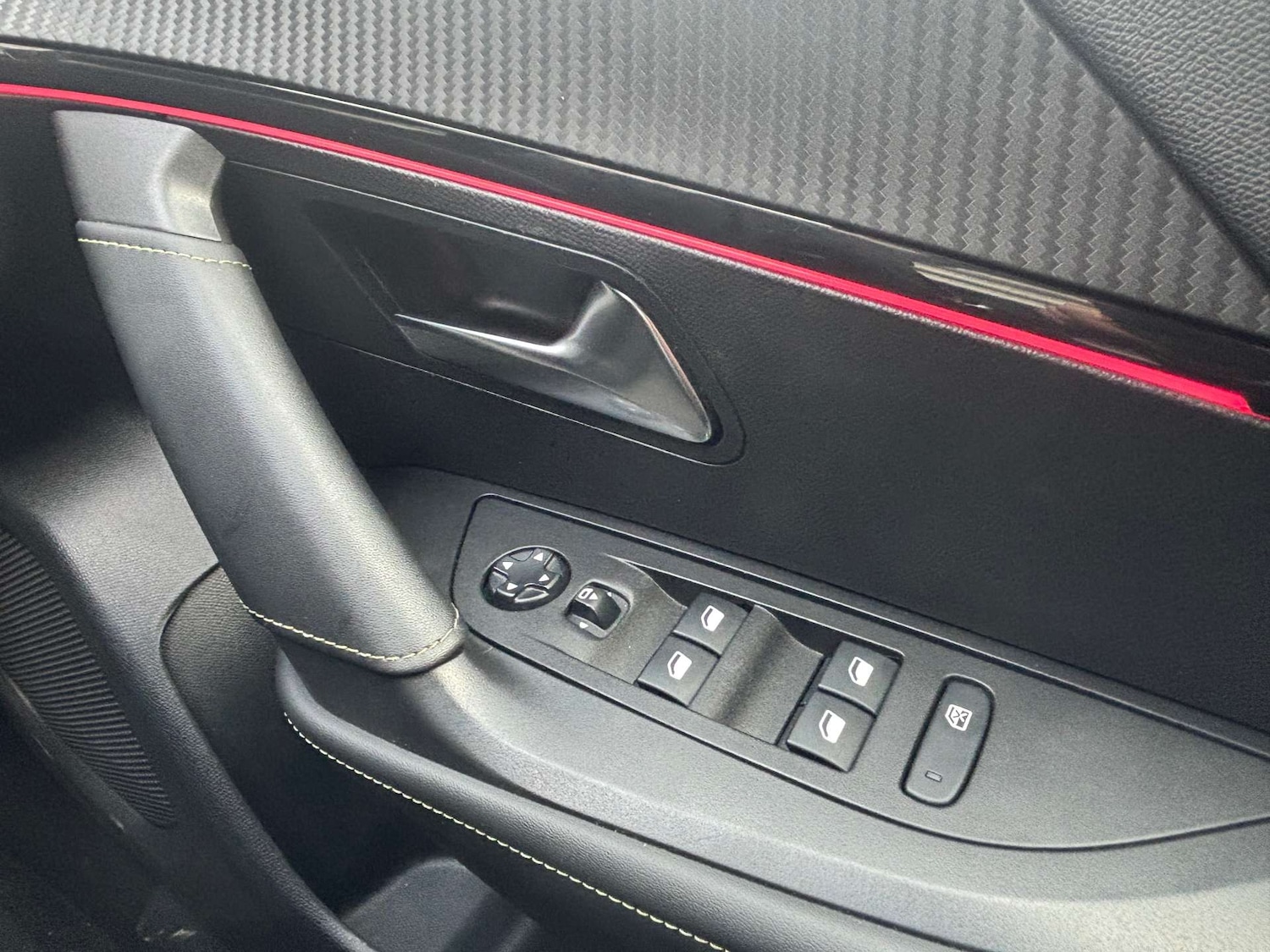 Used Peugeot 2008 2020 for sale - 76520302: Photo 25