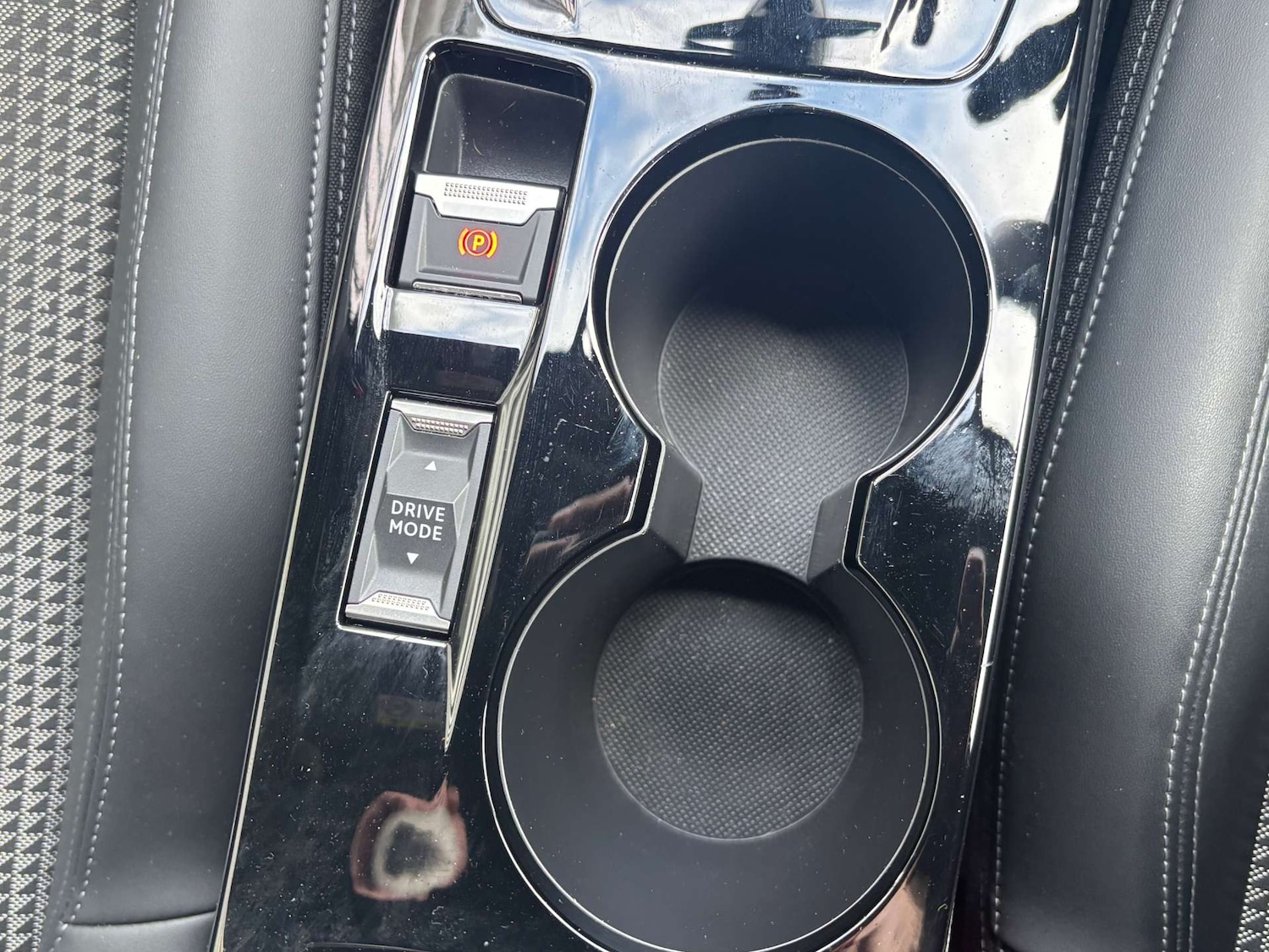 Used Peugeot 2008 2020 for sale - 76520302: Photo 30