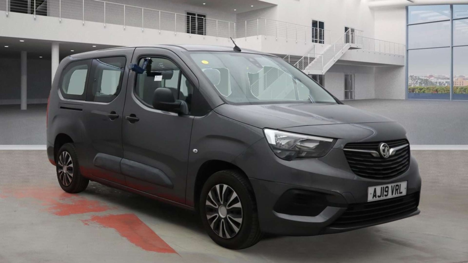 Used Vauxhall Combo Life 2019 for sale - 76372233: Photo 1
