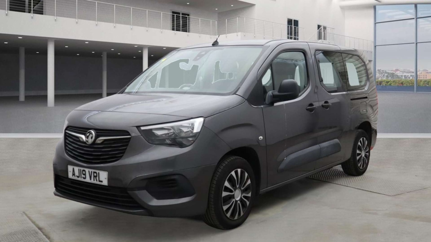 Used Vauxhall Combo Life 2019 for sale - 76372233: Photo 2