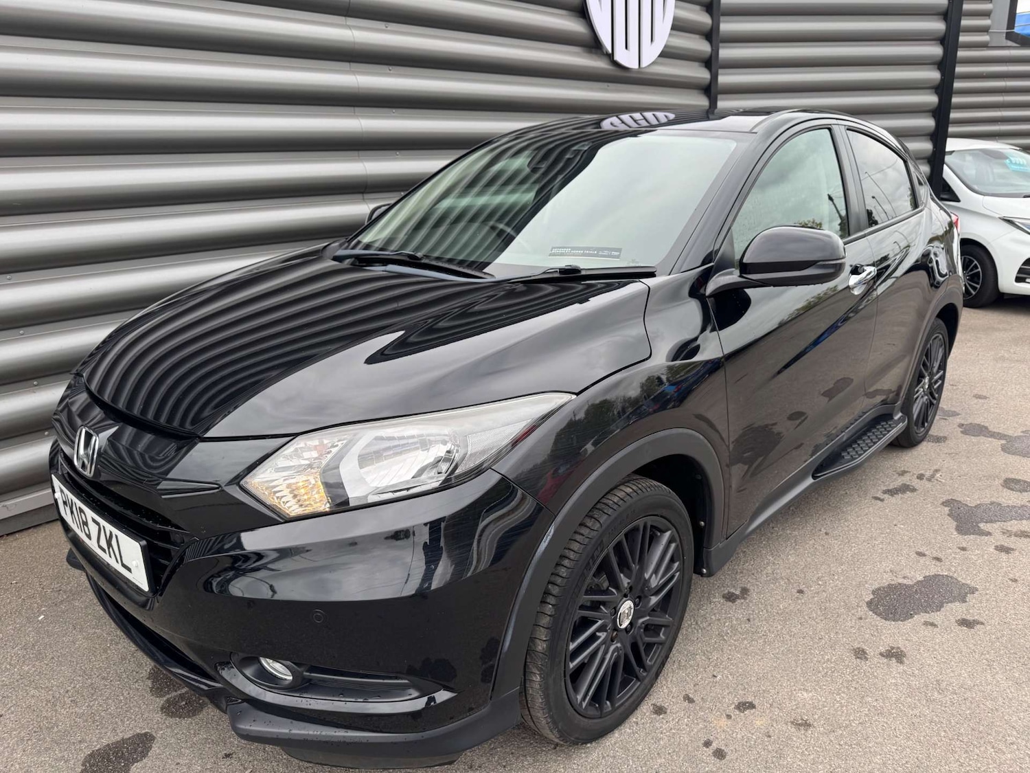 Used Honda HR-V 2018 for sale - 76243964: Photo 2