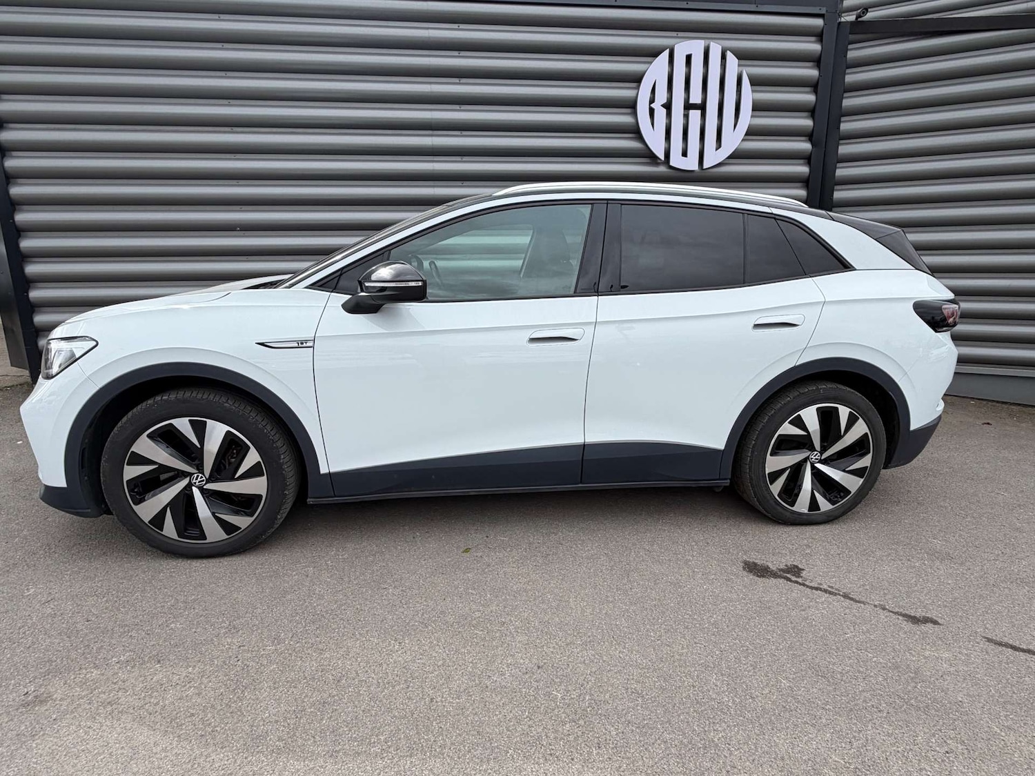 Used Volkswagen ID.4 2021 for sale - 78068131: Photo 2