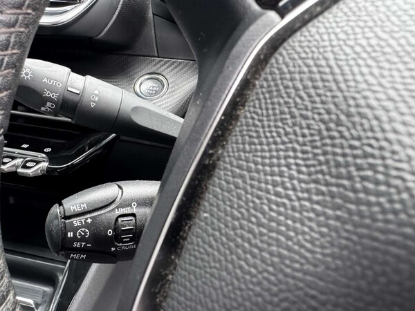 Used Peugeot 2008 2022 for sale - 74902453: Photo 24
