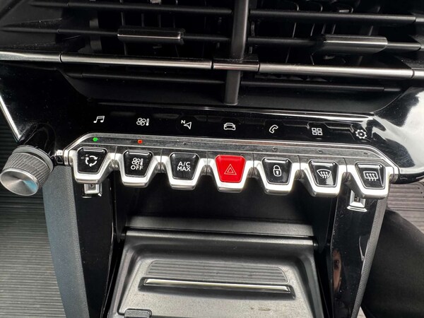 Used Peugeot 2008 2022 for sale - 74902453: Photo 32