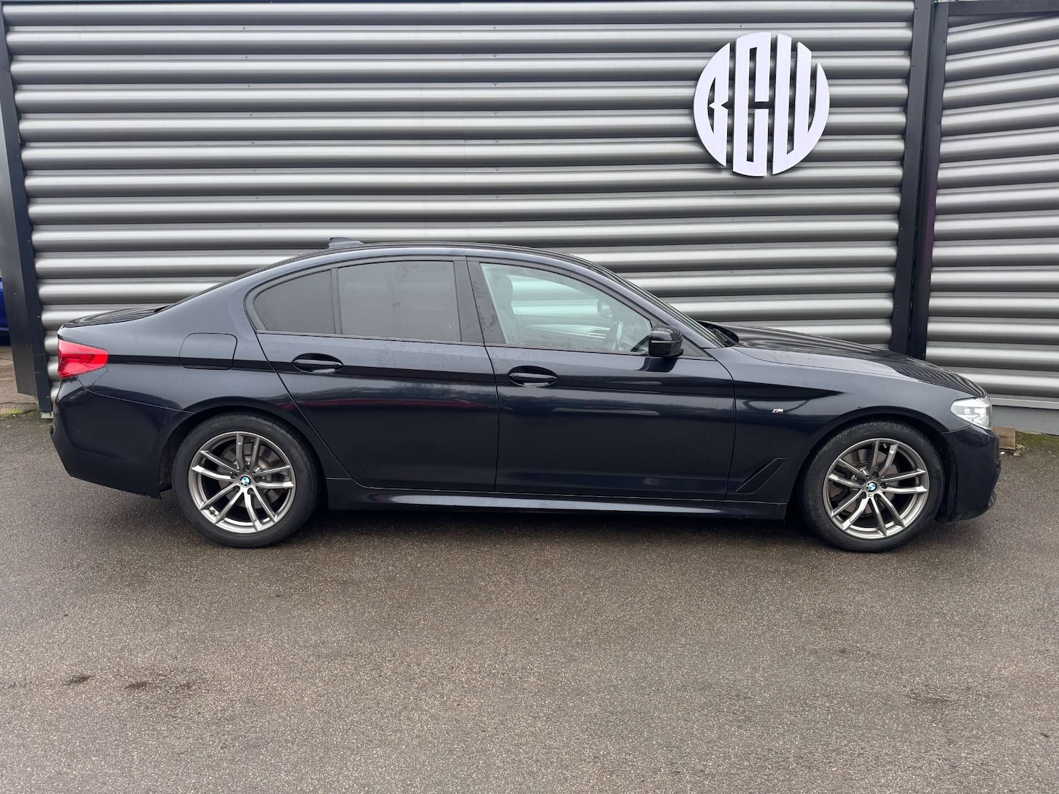 Used BMW 5 Series 2018 for sale - 77139229: Photo 2