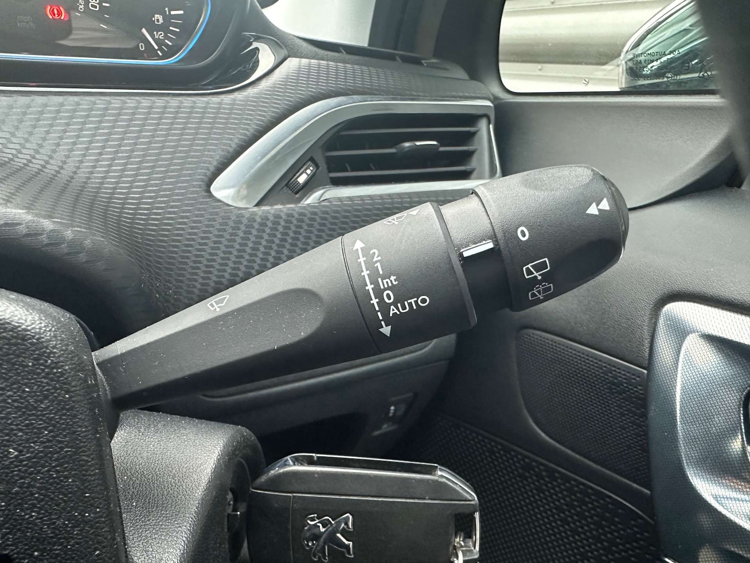 Used Peugeot 2008 2015 for sale - 76369455: Photo 14