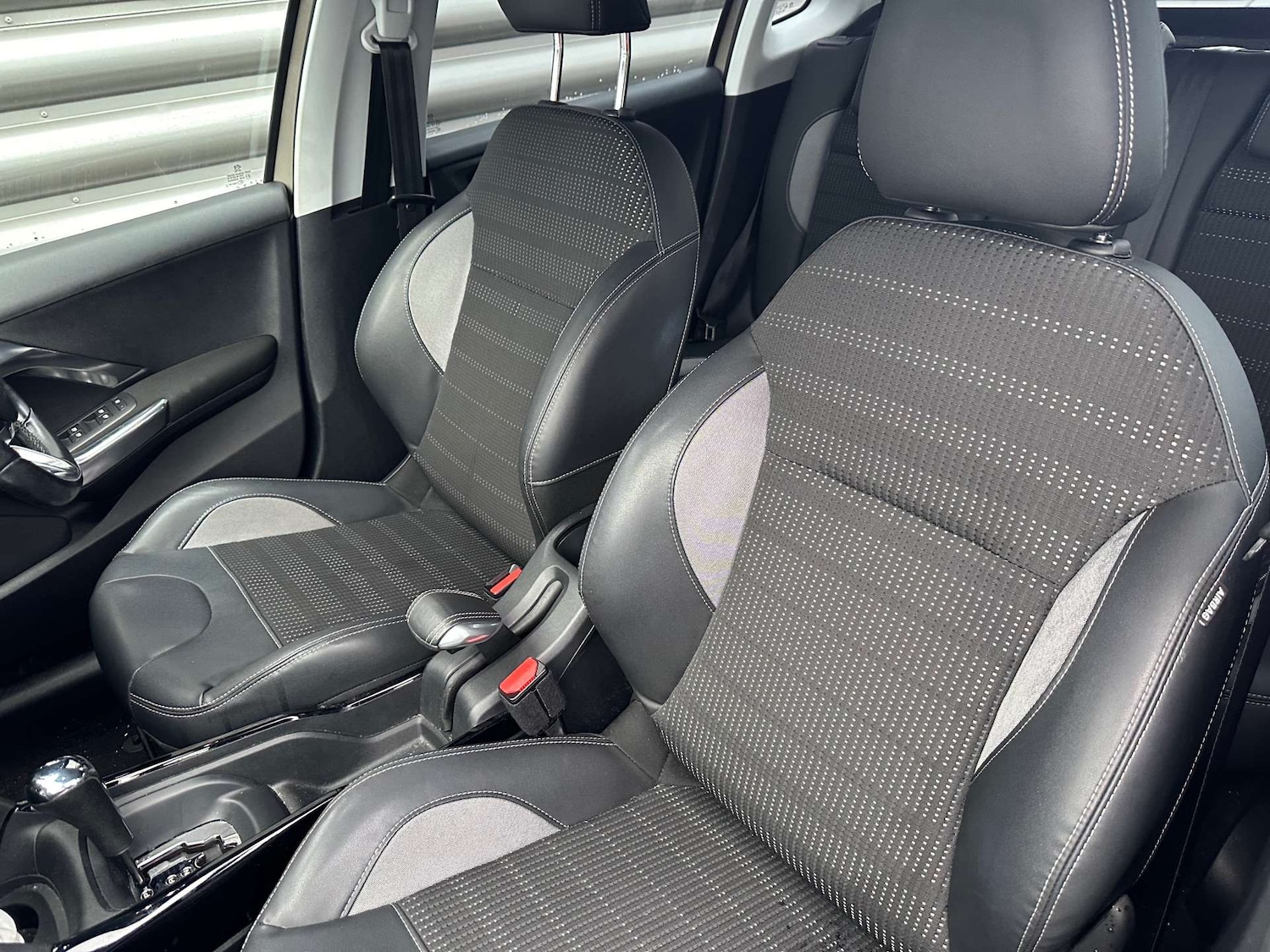 Used Peugeot 2008 2015 for sale - 76369455: Photo 18