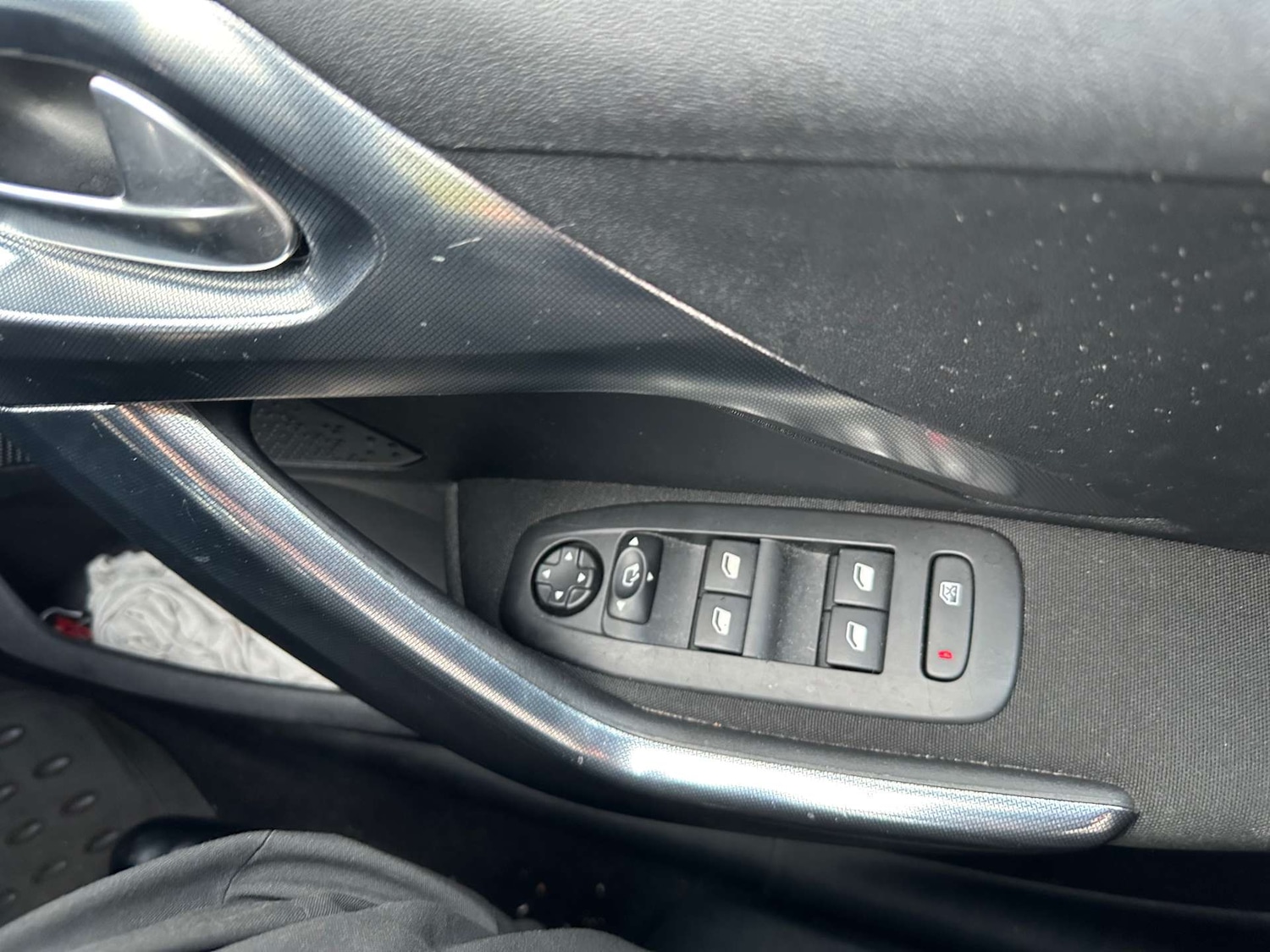 Used Peugeot 2008 2015 for sale - 76369455: Photo 25