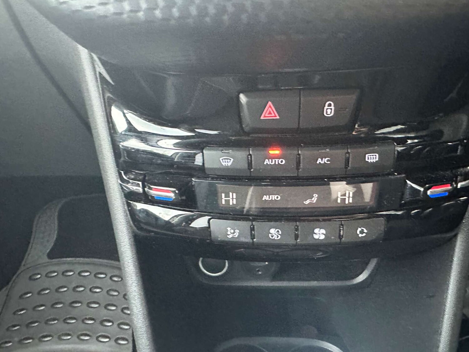 Used Peugeot 2008 2015 for sale - 76369455: Photo 27