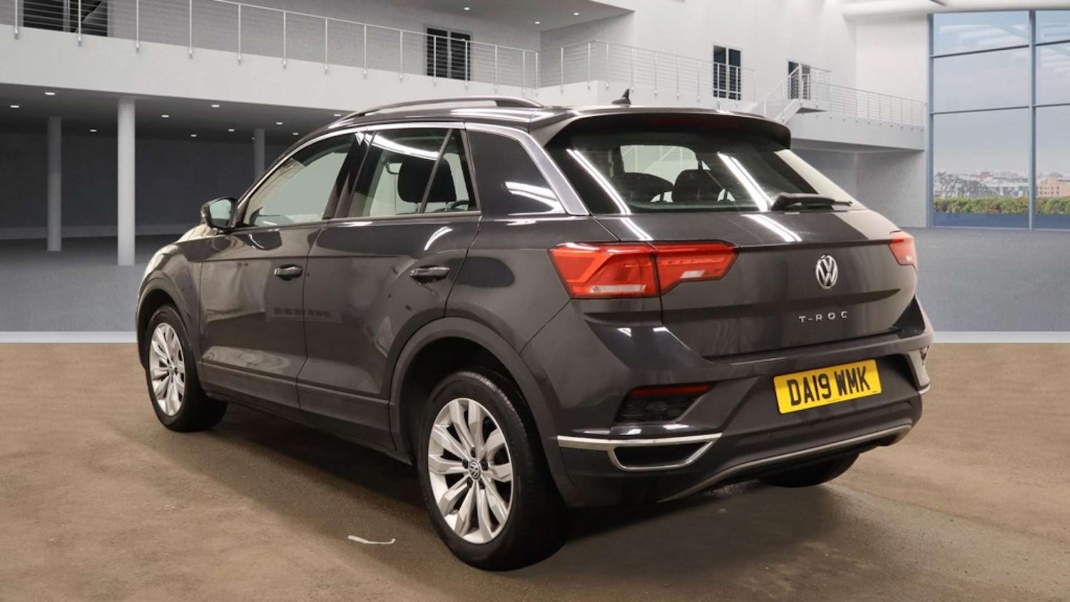 Used Volkswagen T-Roc 2019 for sale - 77736114: Photo 3