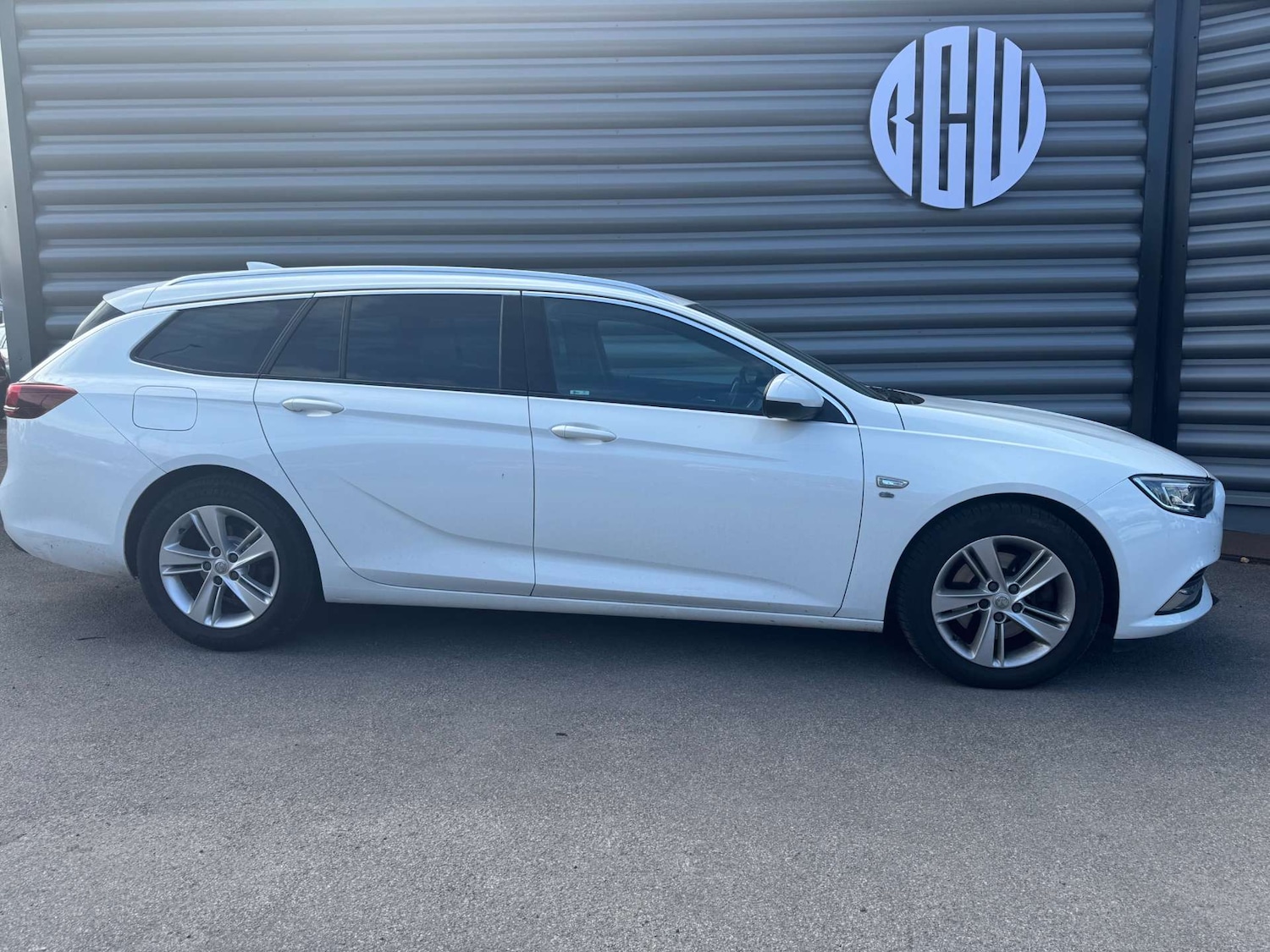 Used Vauxhall Insignia 2019 for sale - 76277732: Photo 2