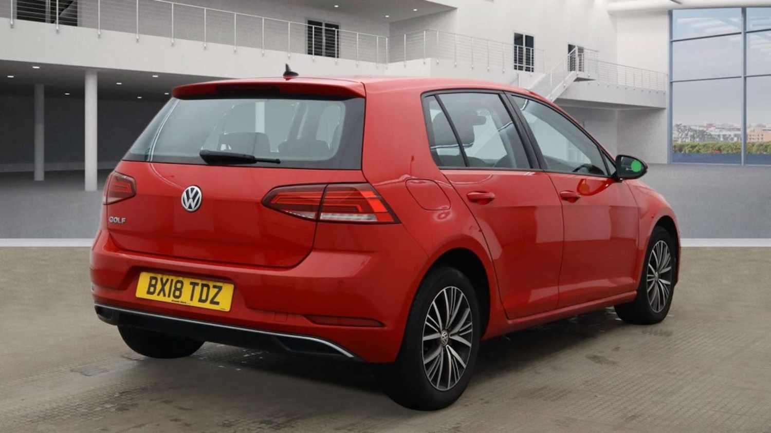Used Volkswagen Golf 2018 for sale - 77262799: Photo 4