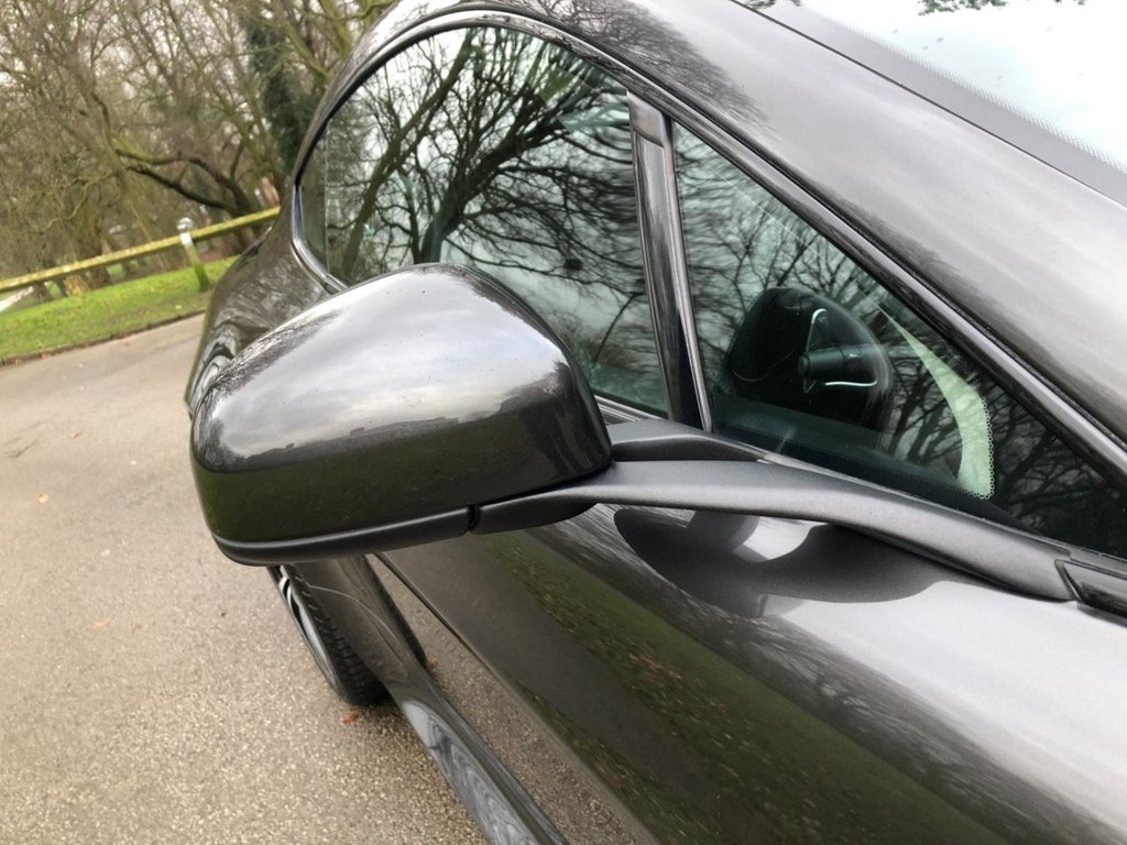 Used Aston Martin Vantage 2014 for sale - 76660129: Photo 15