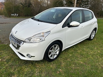 Used Peugeot 208 2012 for sale - 77765224: Photo