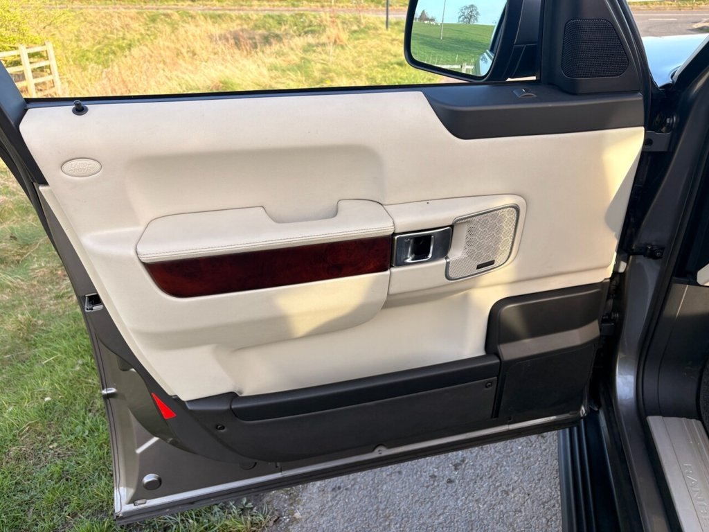 Used Land Rover Range Rover 2011 for sale - 77966710: Photo 25