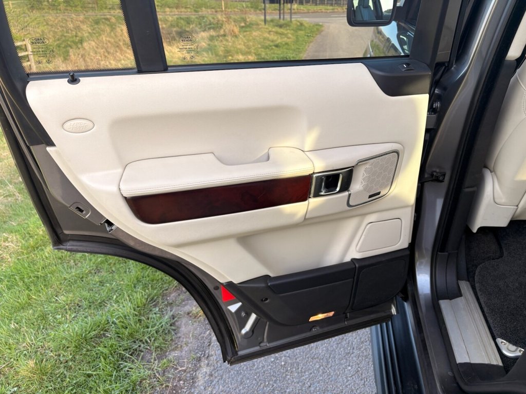 Used Land Rover Range Rover 2011 for sale - 77966710: Photo 42