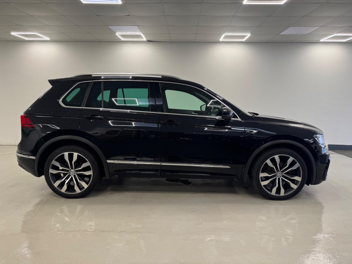 Used Volkswagen Tiguan 2017 for sale - 76803533: Photo 2