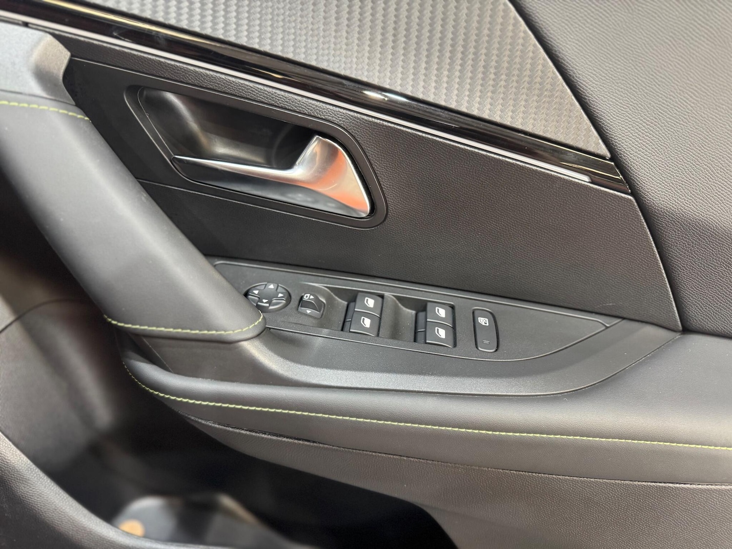 Used Peugeot 2008 2022 for sale - 76803553: Photo 30