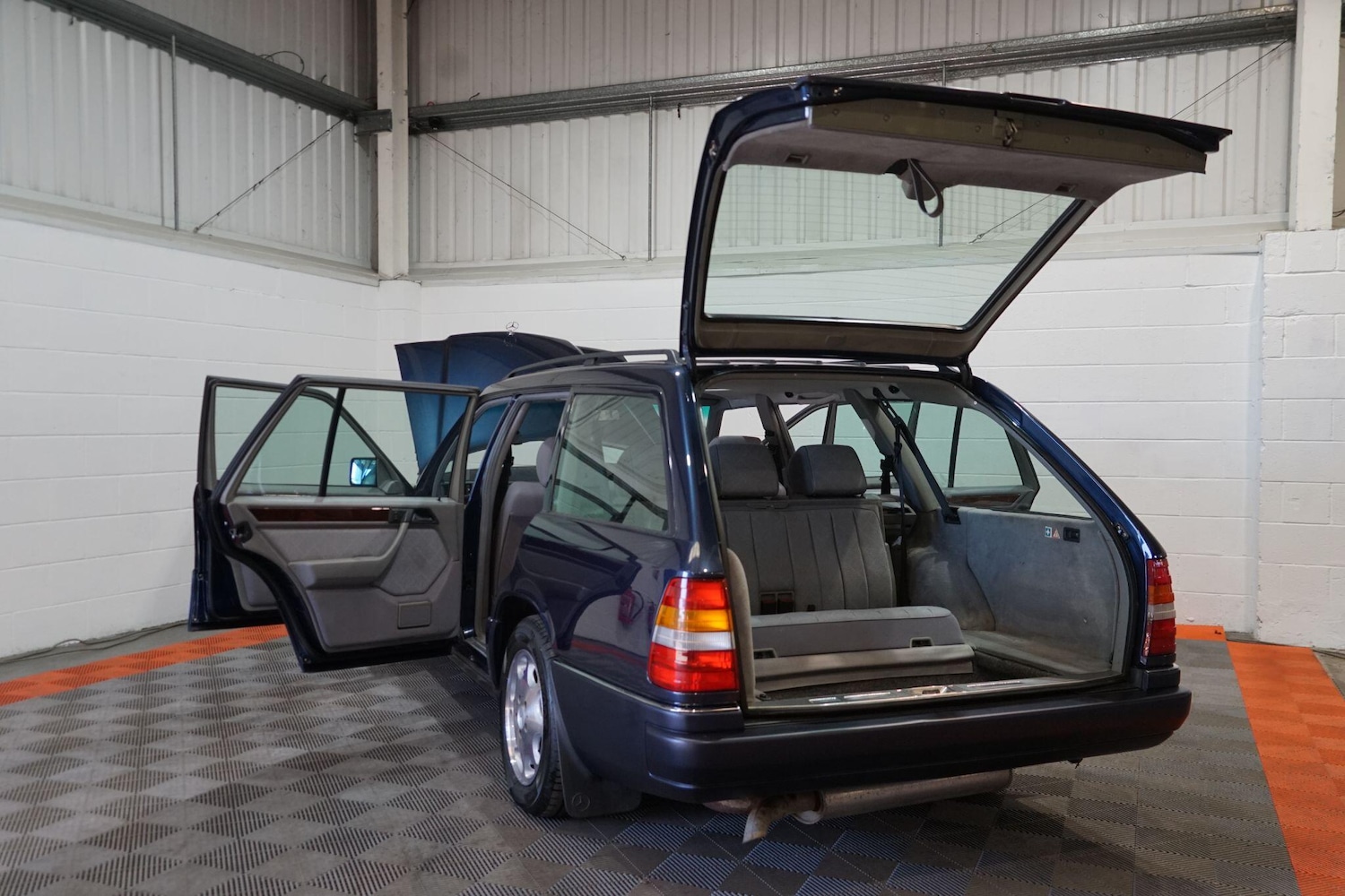 Used Mercedes-Benz E Class 1996 for sale - 77994074: Photo 16