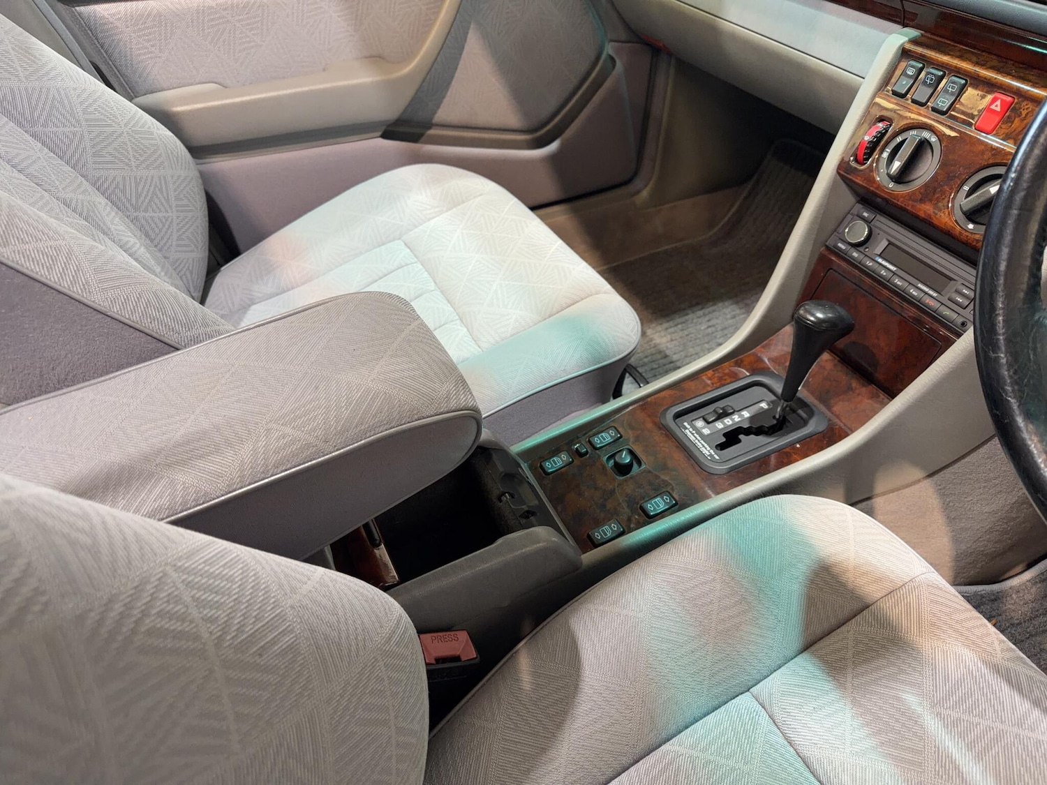 Used Mercedes-Benz E Class 1996 for sale - 77994074: Photo 26