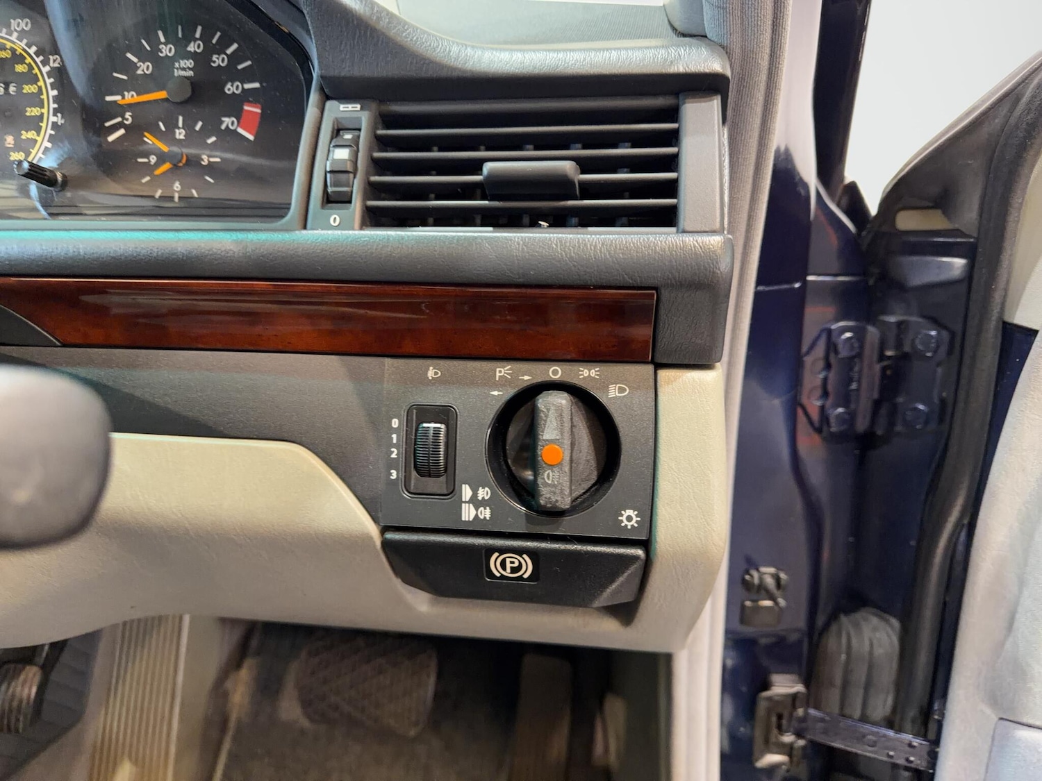 Used Mercedes-Benz E Class 1996 for sale - 77994074: Photo 29