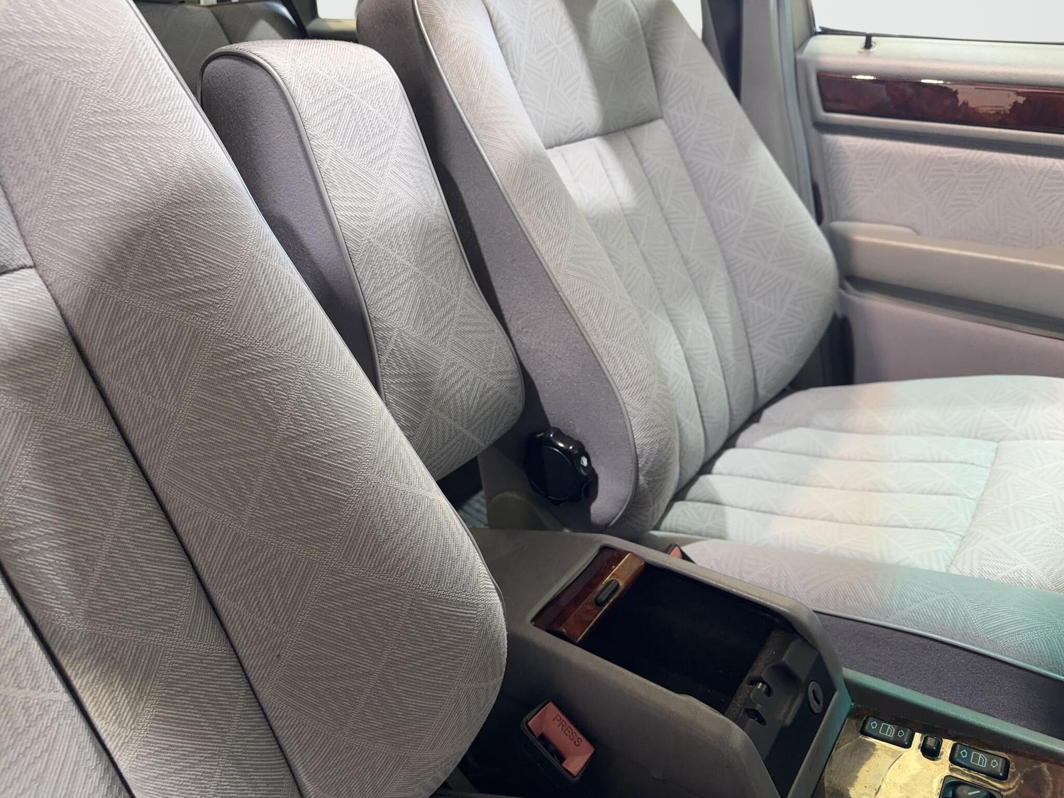 Used Mercedes-Benz E Class 1996 for sale - 77994074: Photo 33