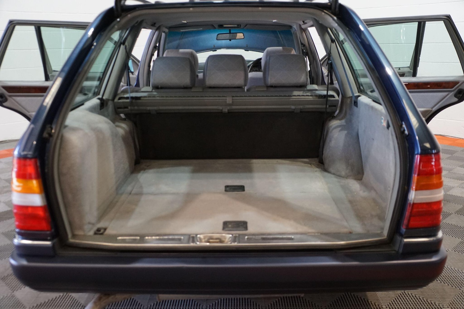 Used Mercedes-Benz E Class 1996 for sale - 77994074: Photo 51