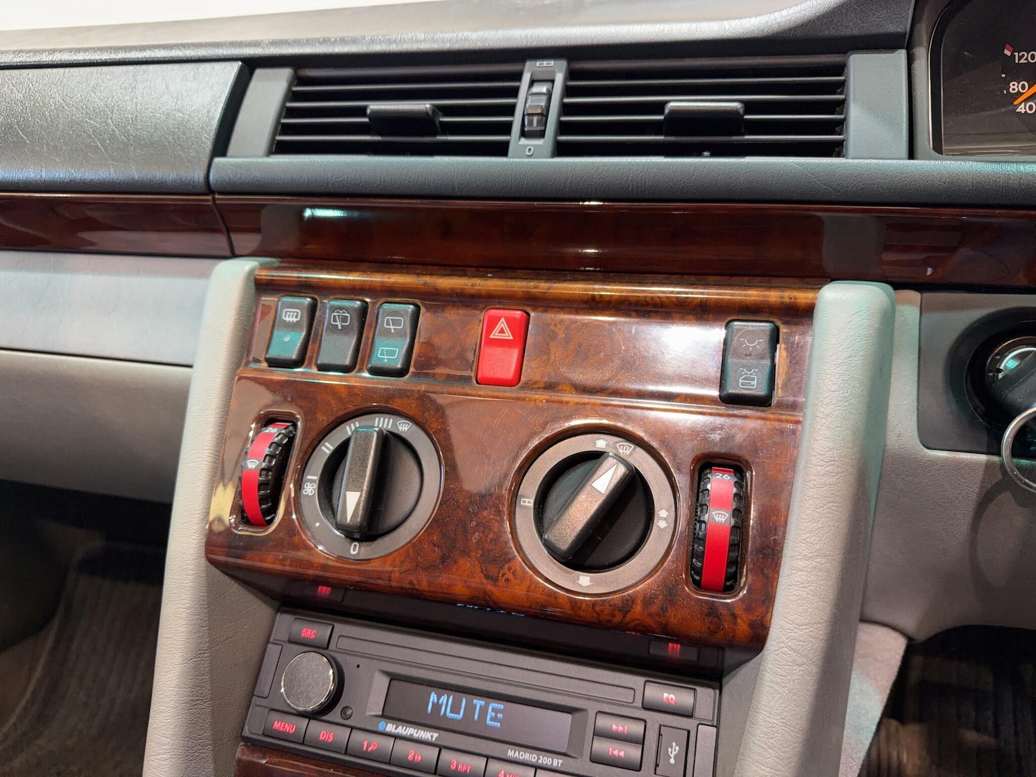 Used Mercedes-Benz E Class 1996 for sale - 77994074: Photo 69