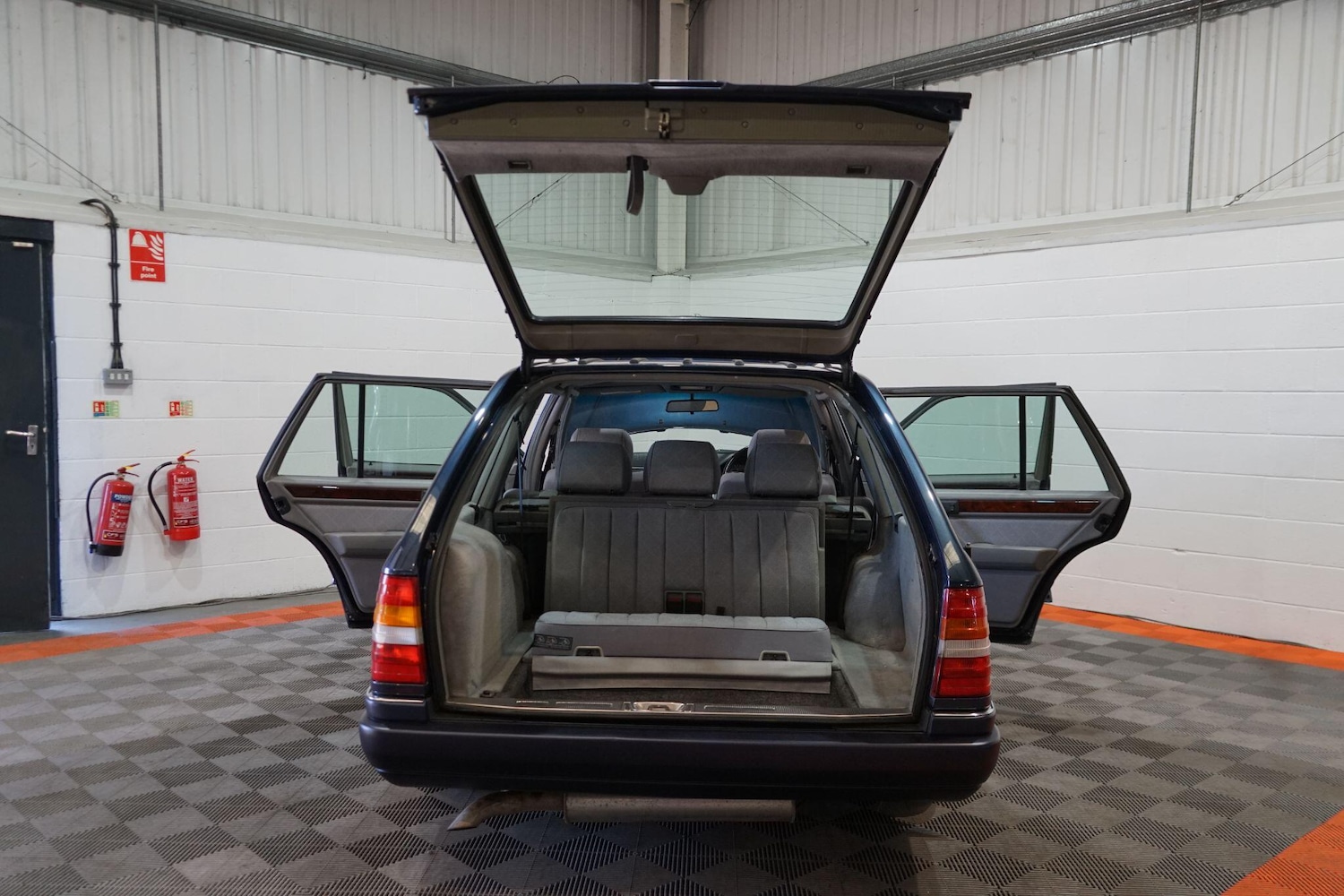 Used Mercedes-Benz E Class 1996 for sale - 77994074: Photo 70