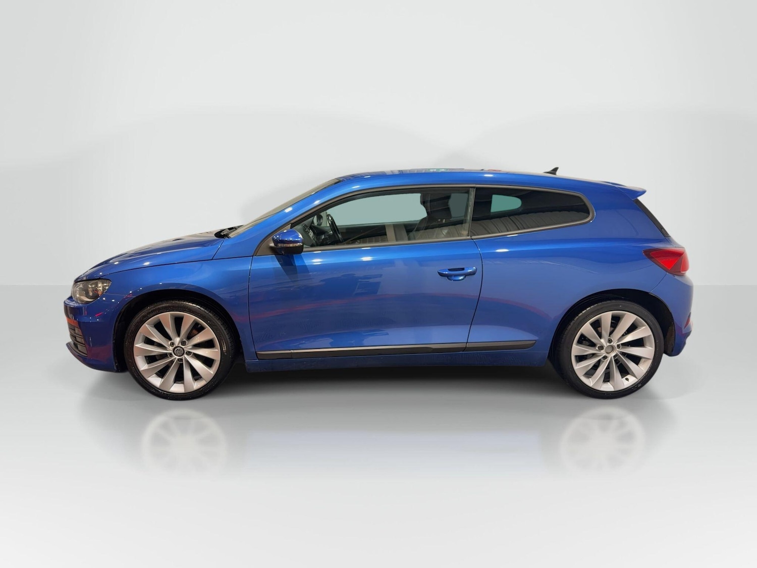 Used Volkswagen Scirocco 2014 for sale - 77469337: Photo 2