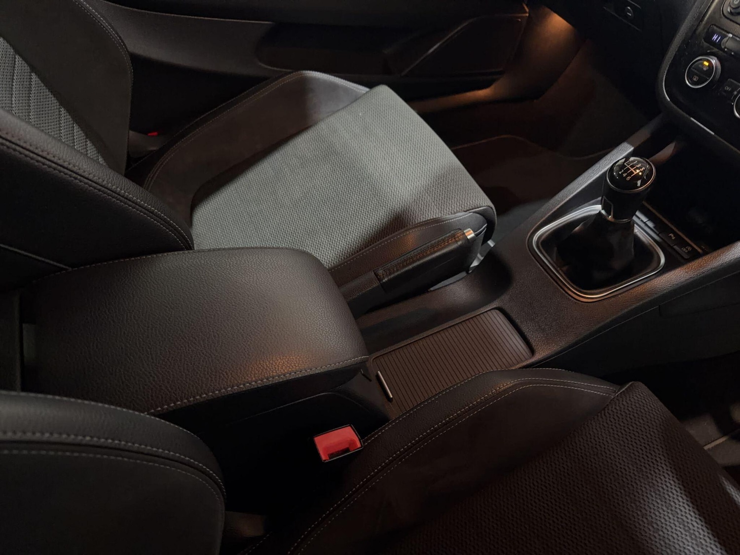 Used Volkswagen Scirocco 2014 for sale - 77469337: Photo 37